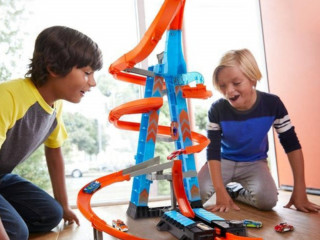 Продаю гоночний набір Hot Wheels