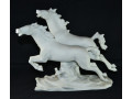 farforovaia-statuetka-begushhie-losadi-manufaktura-wallendor-germaniia-small-0
