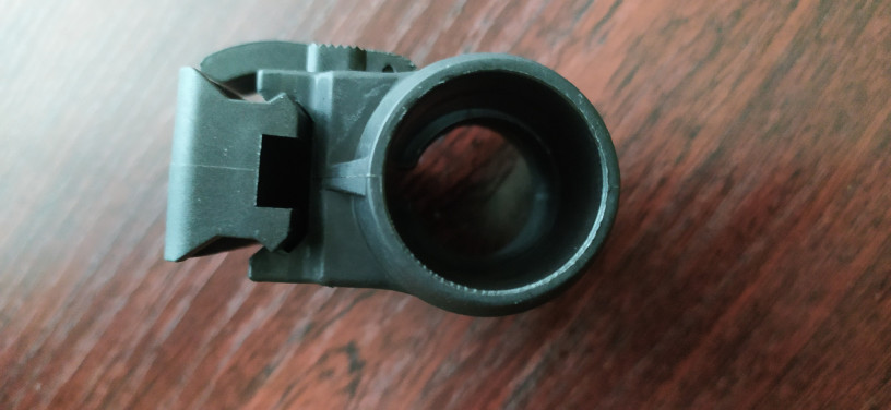 kreplenie-dlia-takticeskogo-fonaria-aps-flashlight-mount-black-big-2
