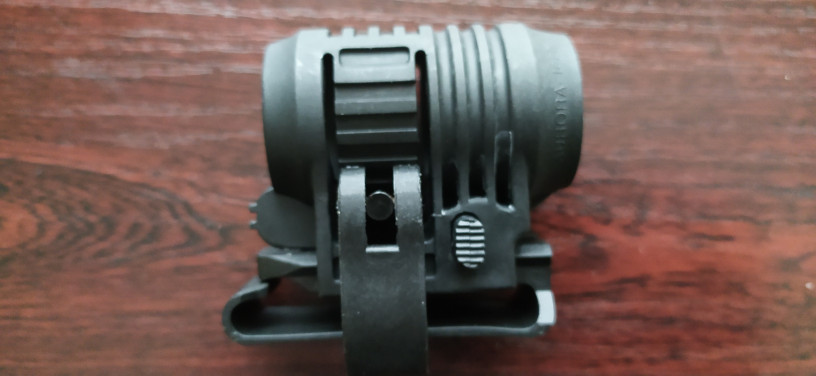 kreplenie-dlia-takticeskogo-fonaria-aps-flashlight-mount-black-big-1