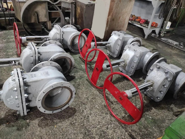 zadvizka-klinovaia-litaia-du-150-ru-16-big-1