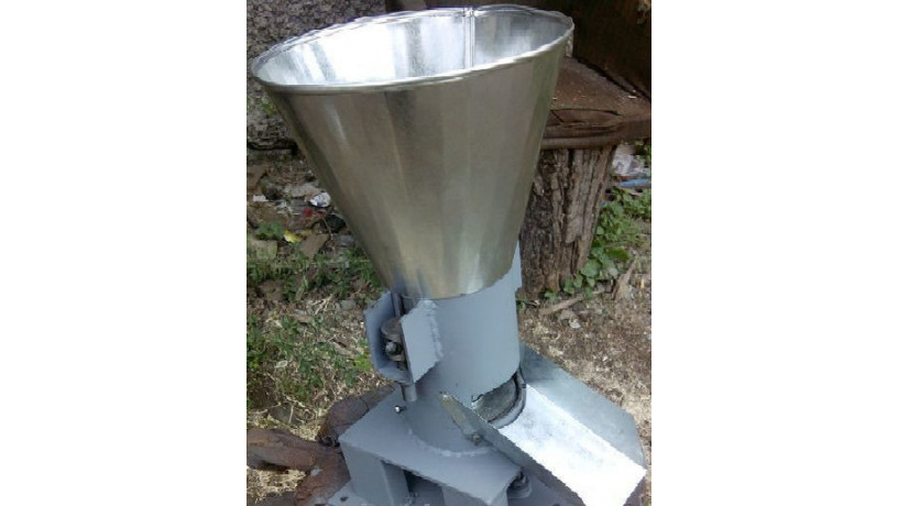 rabocaia-cast-granuliatora-fermer-3-s-matricei-150-mm-big-0