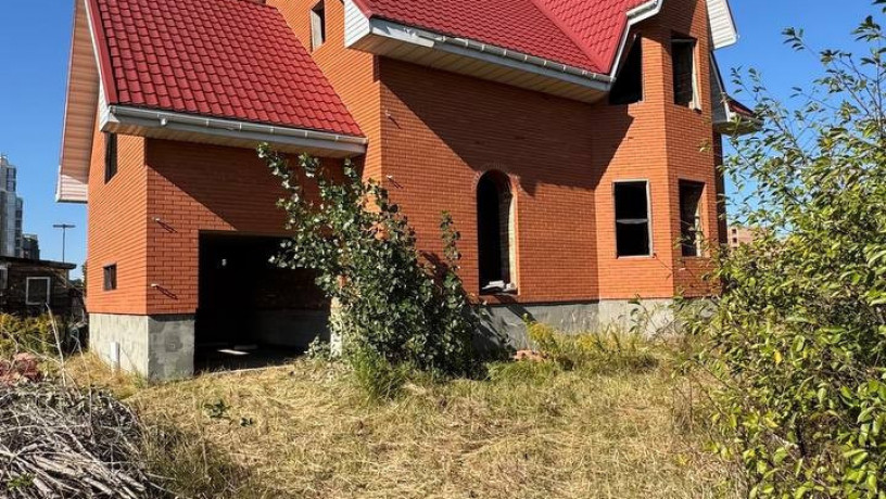 budinok-z-garazem-ta-pidvalom-dilianka-10-sotok-big-0