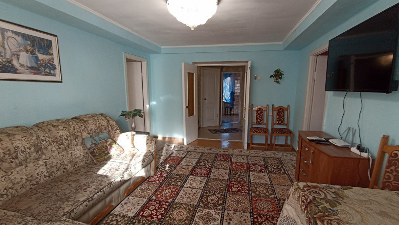4-komnatnaia-kvartira-posutocno-ili-dlitelno-na-bul-lukrianki9-centr-kieva-big-0