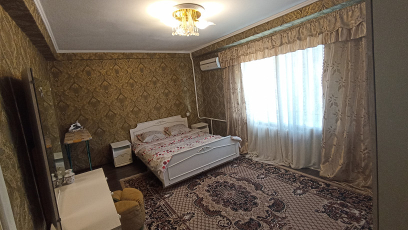 4-komnatnaia-kvartira-posutocno-ili-dlitelno-na-bul-lukrianki9-centr-kieva-big-1