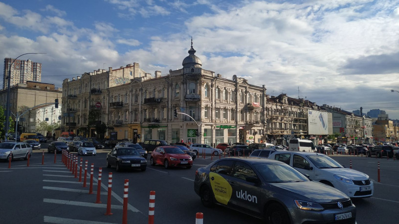 orenda-primishhennia-ofis-salon-magaz-elektro-postiino-bilia-centru-big-1