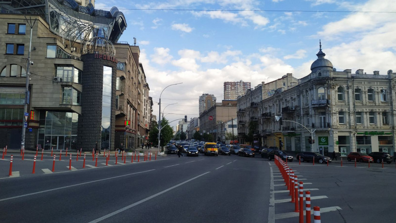 orenda-primishhennia-ofis-salon-magaz-elektro-postiino-bilia-centru-big-0