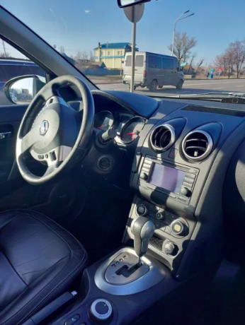 nissan-qashqai-2010g-20-diesel-big-2