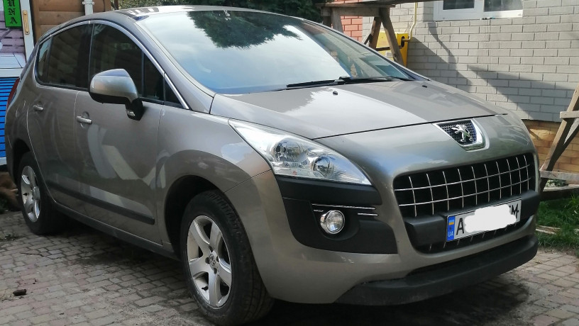 pezo-3008-2010-r-big-0