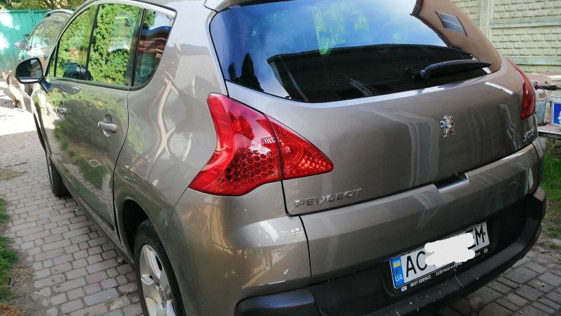 pezo-3008-2010-r-big-3
