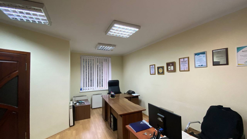 prodaz-komerciinogo-primishhennia-v-r-n-zaliznicnogo-vokzalu-big-3