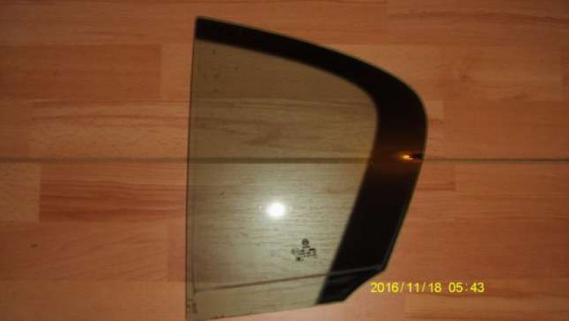steklo-zadnei-levoi-dveri-vw-passat-b6-big-0
