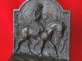vintaznaia-kniznaia-podstavka-s-barelefom-dz-vasingtona-small-0