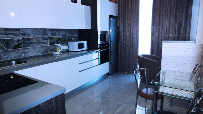 sdam-1-komkvartiru-v-odesse-zemcuzina-24-centr-big-0