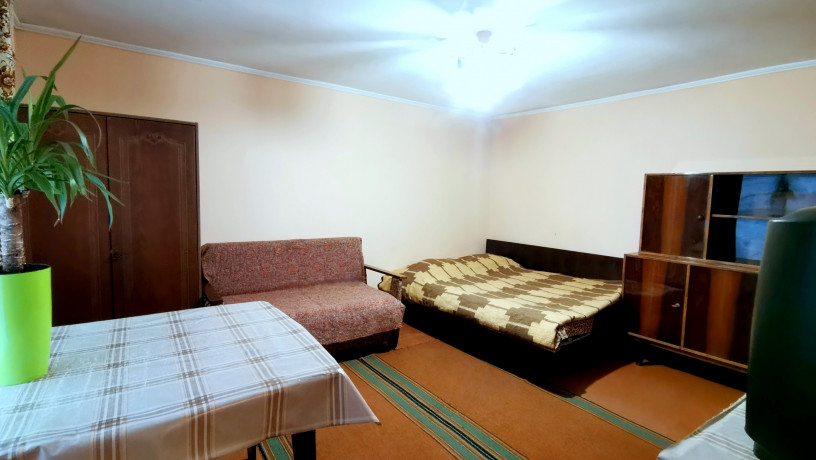 sdam-2-e-komnaty-v-castnom-dome-v-dolgosrocnuiu-arendu-big-0