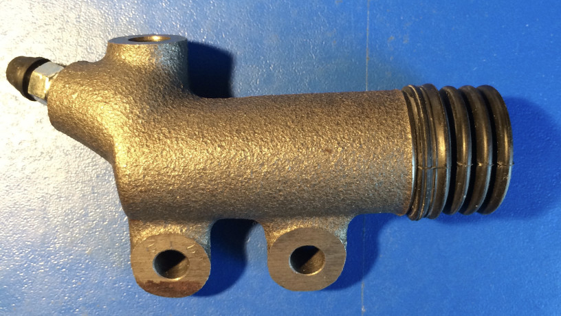 robocii-cilindr-zceplennia-do-avtomobilia-toyota-corolla-e80-big-0