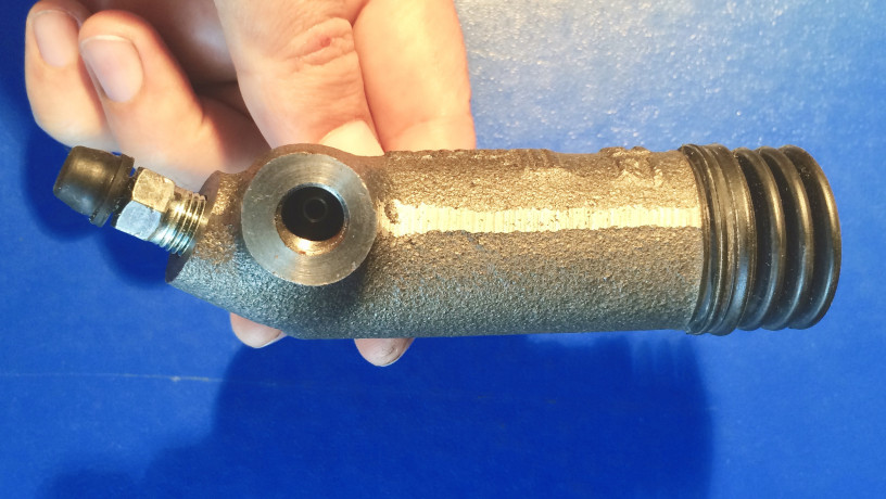 robocii-cilindr-zceplennia-do-avtomobilia-toyota-corolla-e80-big-3