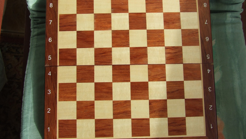 doska-saxmatnaia-raz-35x35-sm-s-figurami-derevianye-raz-4-8-sm-rucnoi-raboty-big-5