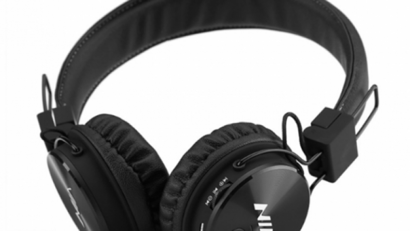 besprovodnye-bliutuz-nausniki-dlia-telefona-i-kompiutera-s-mikrofonom-fm-radio-big-4
