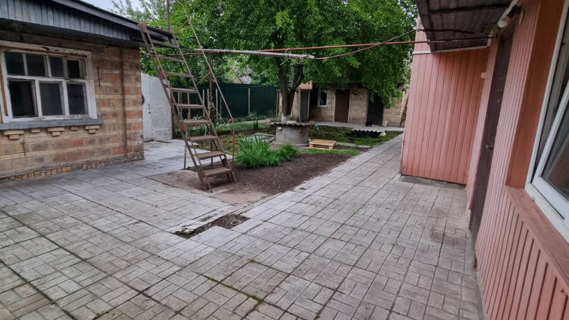 zemelnyi-ucastok-i-dom-s-xoz-pristroikami-s-gatnoe-big-1