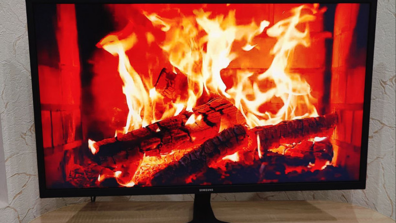 monitor-32-samsung-u32j590u-3840x2160-4k-big-0