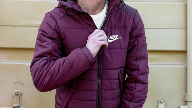 kurtka-nike-udlinennaia-bordovaia-big-0