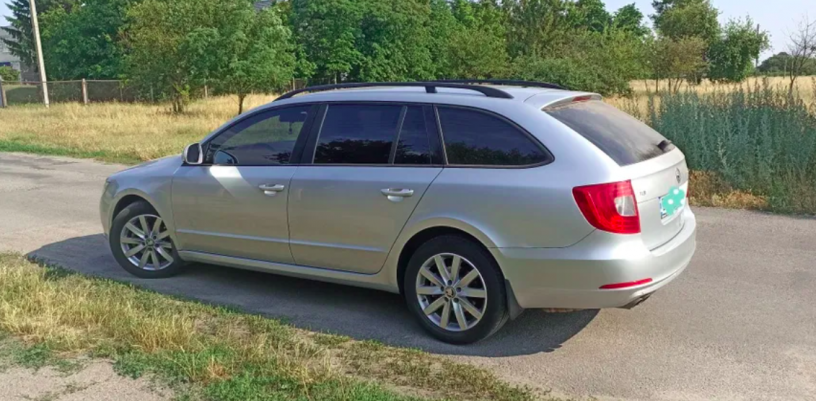 skoda-superb-2012g-universal-20l-big-1