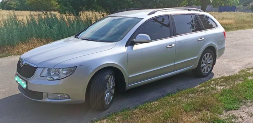 skoda-superb-2012g-universal-20l-big-0