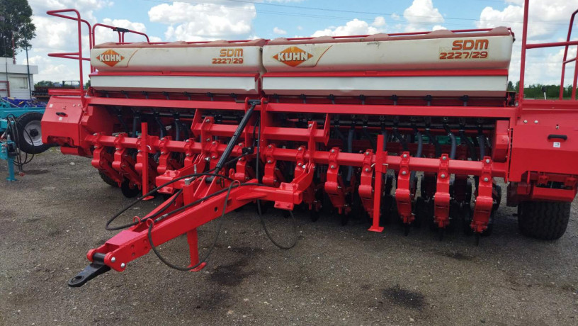 zernova-sivalka-kuhn-sdm-222729-big-0