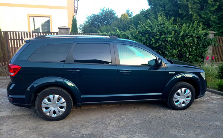 avtomobil-dodge-journey-big-4