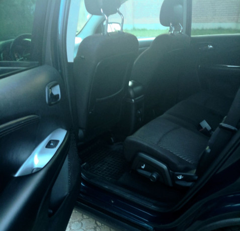 avtomobil-dodge-journey-big-6