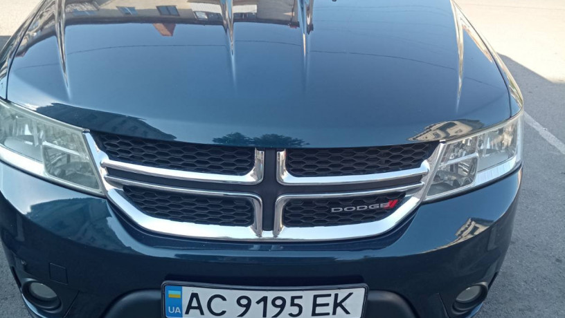 avtomobil-dodge-journey-big-0