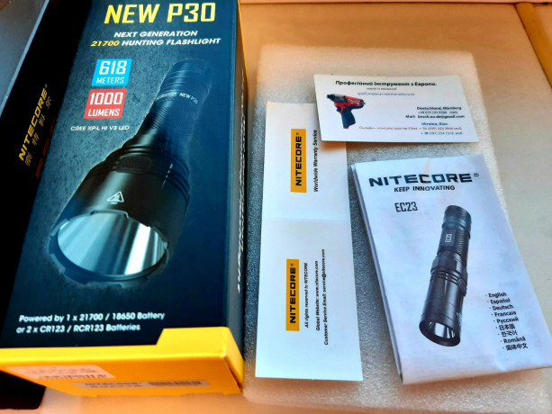 takticnii-vodoneproniknii-lixtar-nitecore-p30-new-big-0