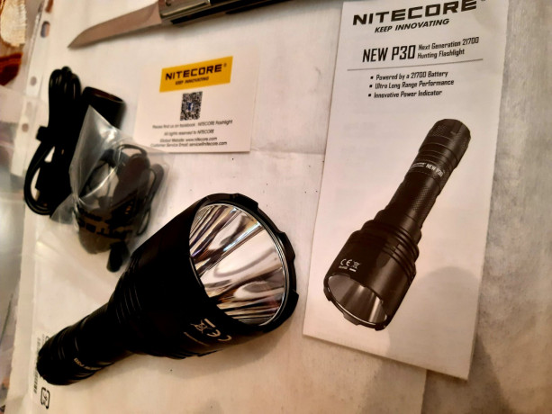 takticnii-vodoneproniknii-lixtar-nitecore-p30-new-big-2