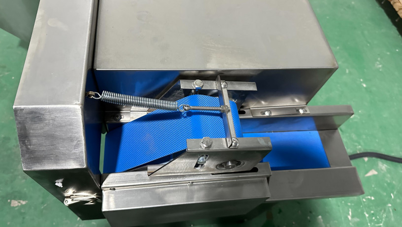 ovocerizka-dlia-narizki-zeleni-ovociv-ta-fruktiv-stvega-belt-cutter-mini-big-4