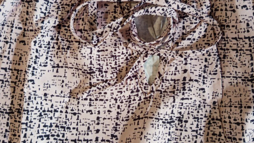 zinoca-bluza-z-v-podibnim-virizom-na-snurkax-nova-big-4