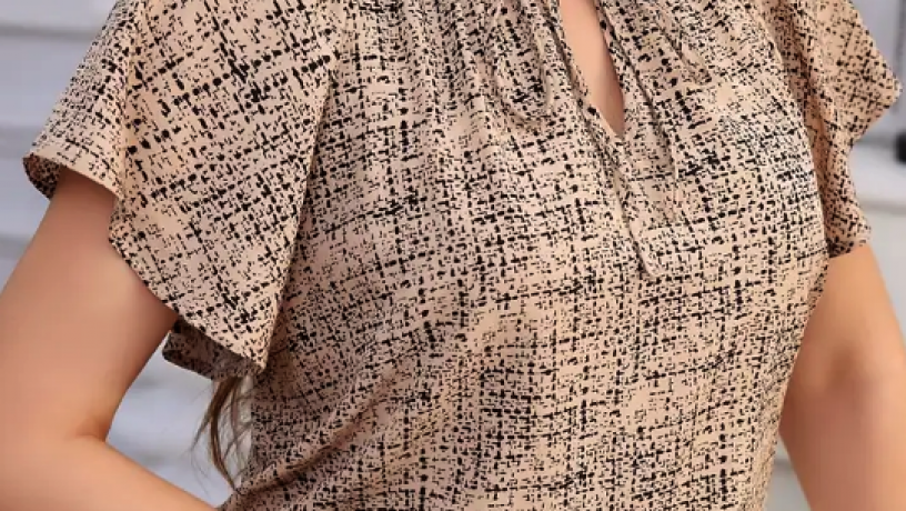 zinoca-bluza-z-v-podibnim-virizom-na-snurkax-nova-big-0
