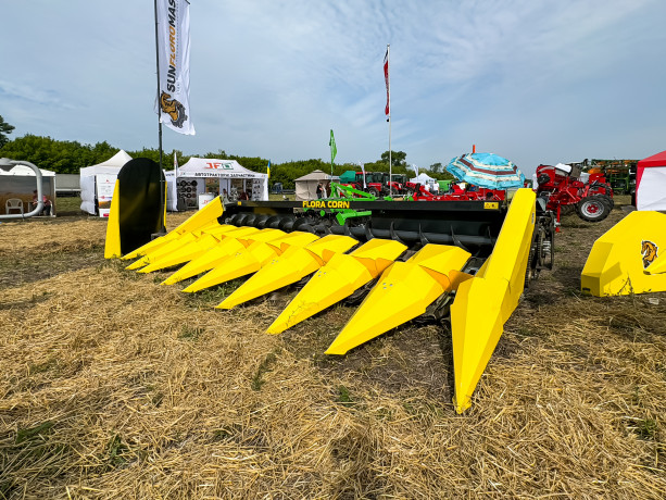 znivarka-dlia-zbirannia-kukurudzi-flora-corn-870-8-mi-riadna-big-0