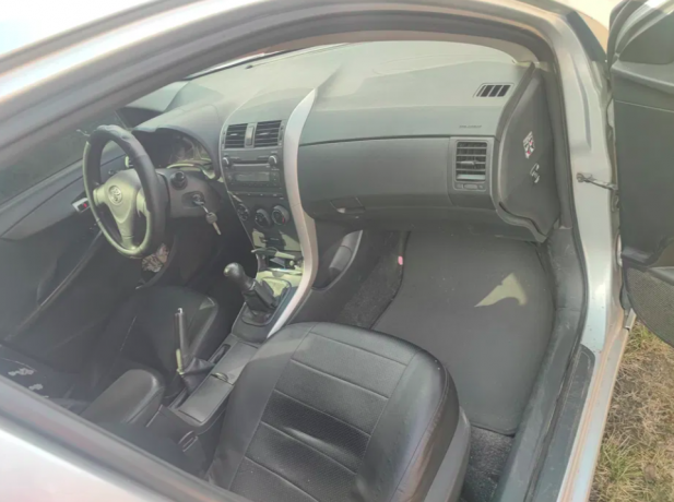 toyota-corolla-e150-big-3